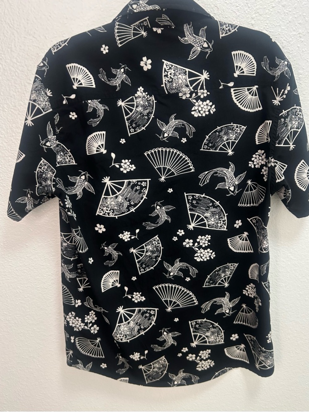 Just Attitude Black Short-Sleeve Button Shirt With White Fan & Koi Fish View 4